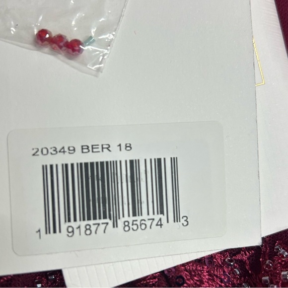 Mac Duggal 20349 NWT Red Embellished Puff Sleeve V Neck Gown - Picture 13 of 14